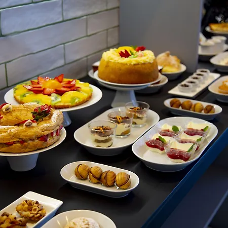 Maison Bon Bon בית הארחה 4*