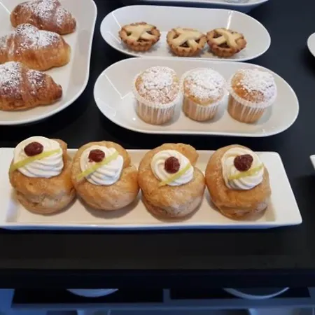 Maison Bon Bon בית הארחה